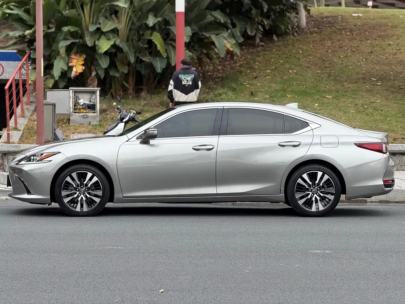 Lexus ES 2021 200 Excellence Edition фото 5