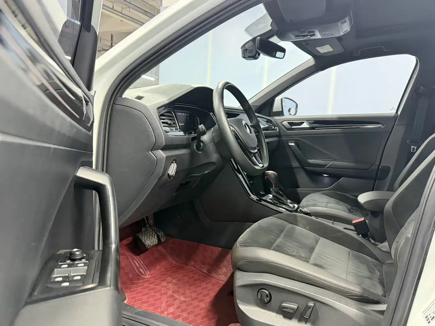 VOLKSWAGEN T ROC EXPLORING SONGS