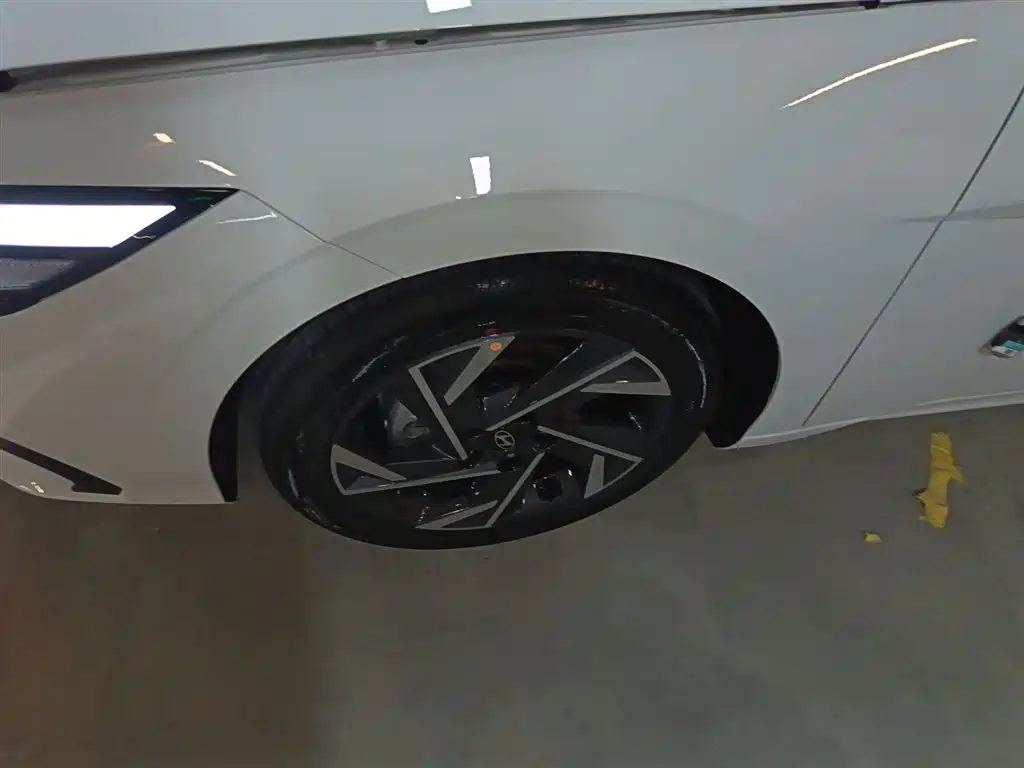 MODERN ELANTRA
