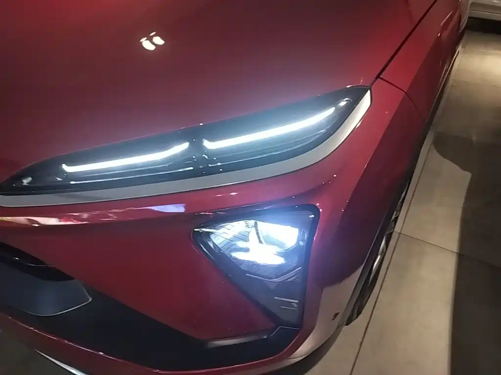 Фото 24 - NIO ES6