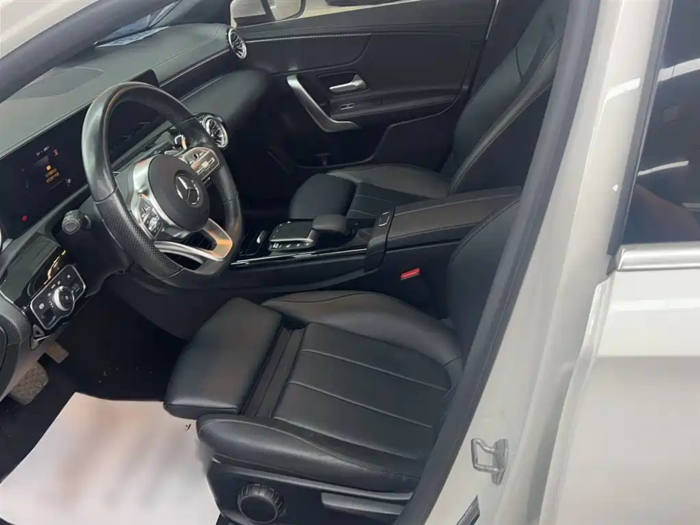 Mercedes-Benz A-Class 2022 A 200 L Sport Sedan Dynamic фото 12