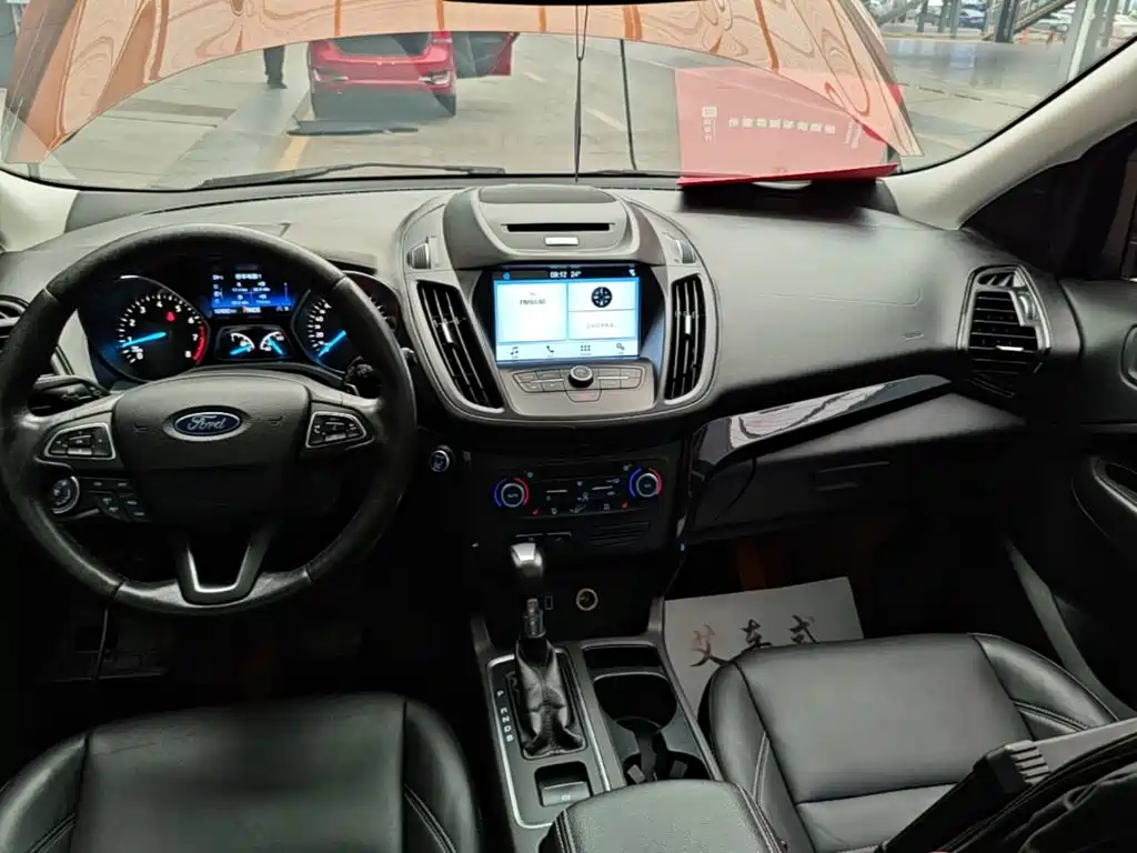 Фото 13 - Ford Kuga