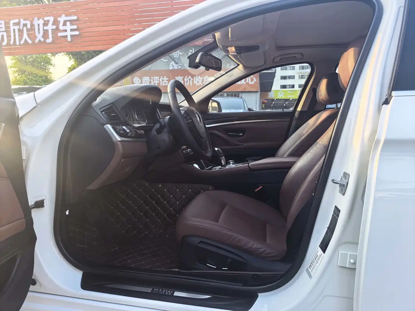 BMW 5 Series 2014 525Li Leading фото 6