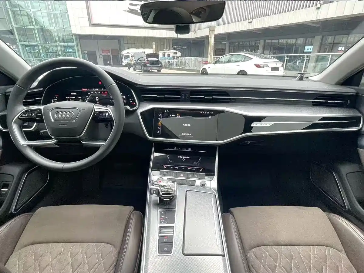Photo 4 - Audi A7L