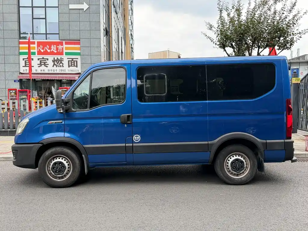 Iveco Daily 2021 2021 3.0T Automatic Yunrui Short Wheelbase Low Roof Manual Door F1C