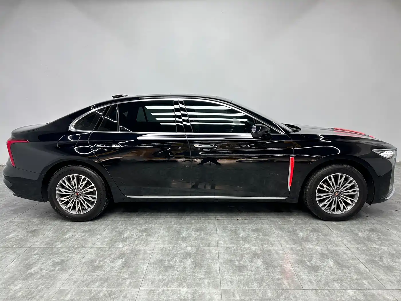 Hongqi H5 2024 2.0T Automatic Smart Connect Flag Enjoy Edition фото 8