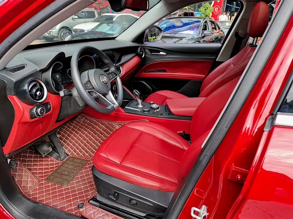 Alfa Romeo Stelvio 2019 2017 2.0T 200HP Luxury Edition