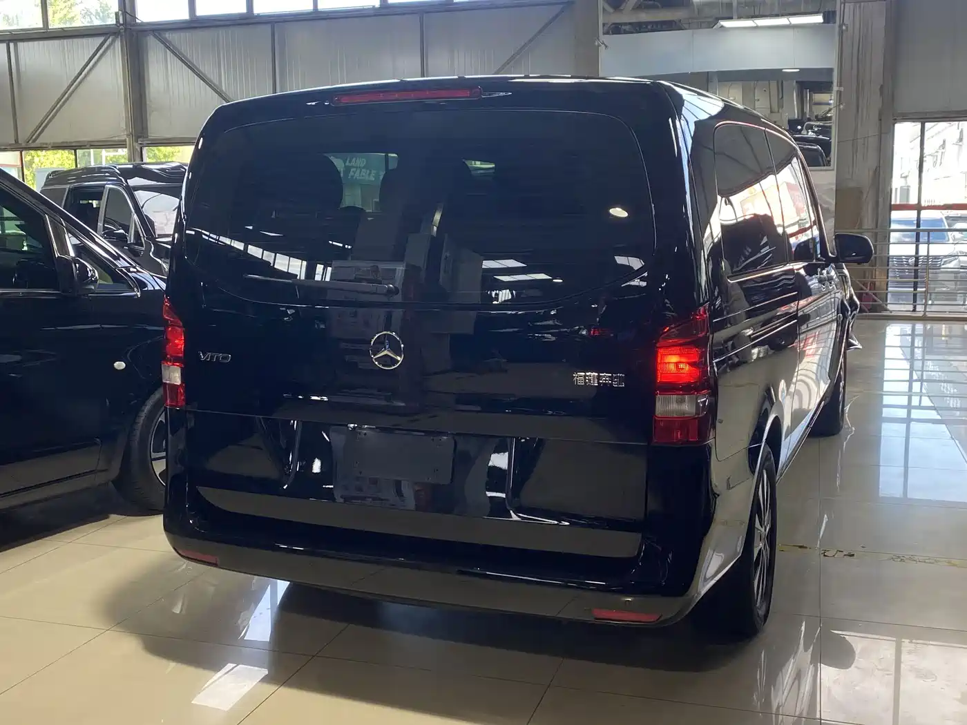 Photo 12 - Mercedes-Benz Vito