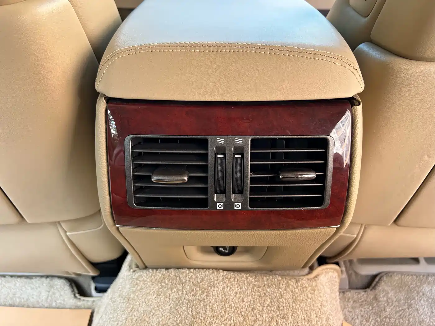 Фото 14 - Lexus LS