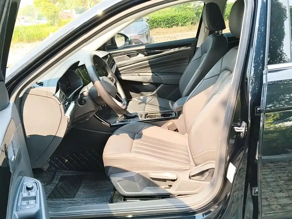 Volkswagen Passat 2024 280TSI Business Edition фото 15
