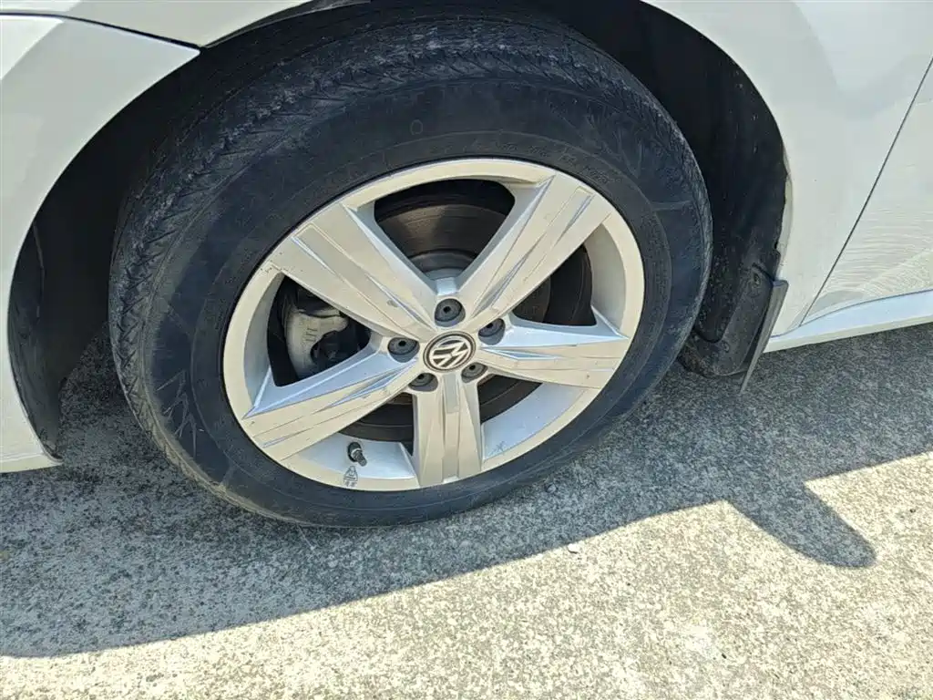 Volkswagen Lavida 2017 1.6L Automatic Trend Edition фото 23