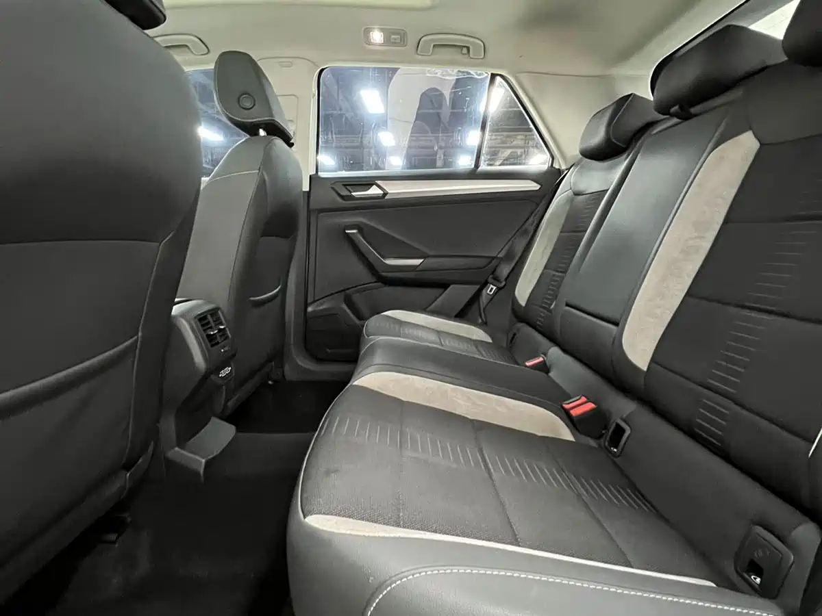 VOLKSWAGEN T-ROC EXPLORING SONGS