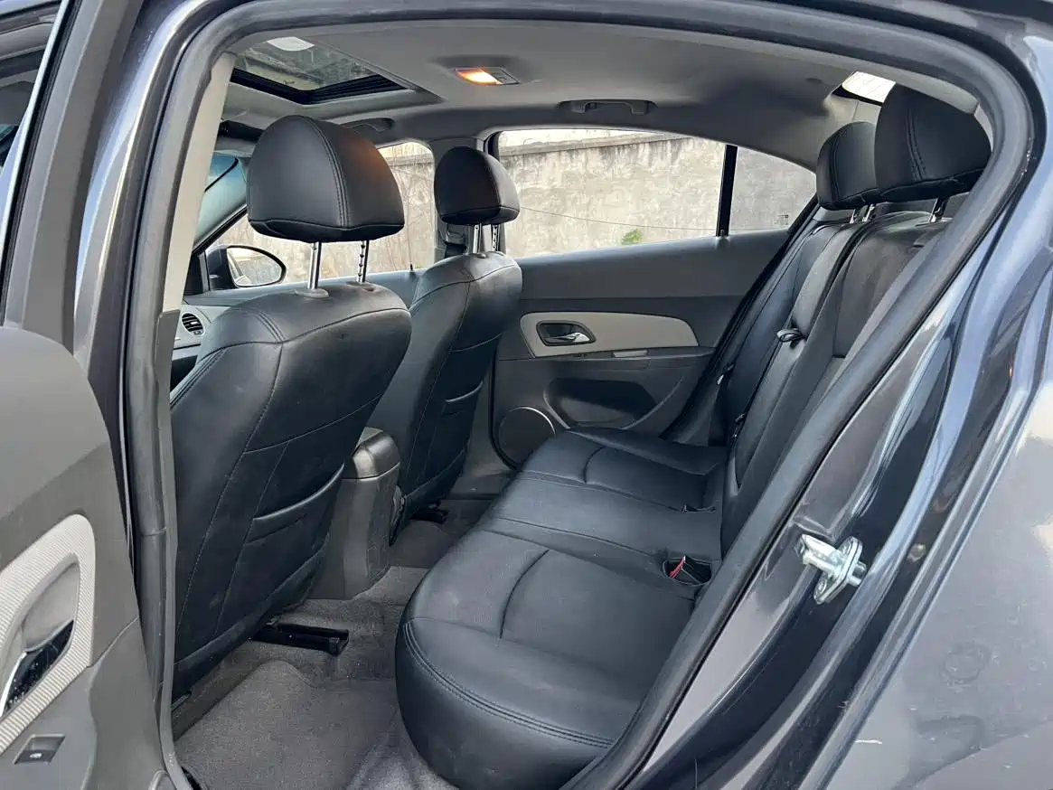Chevrolet Cruze 2013 Model 1.8L SE AT фото 8