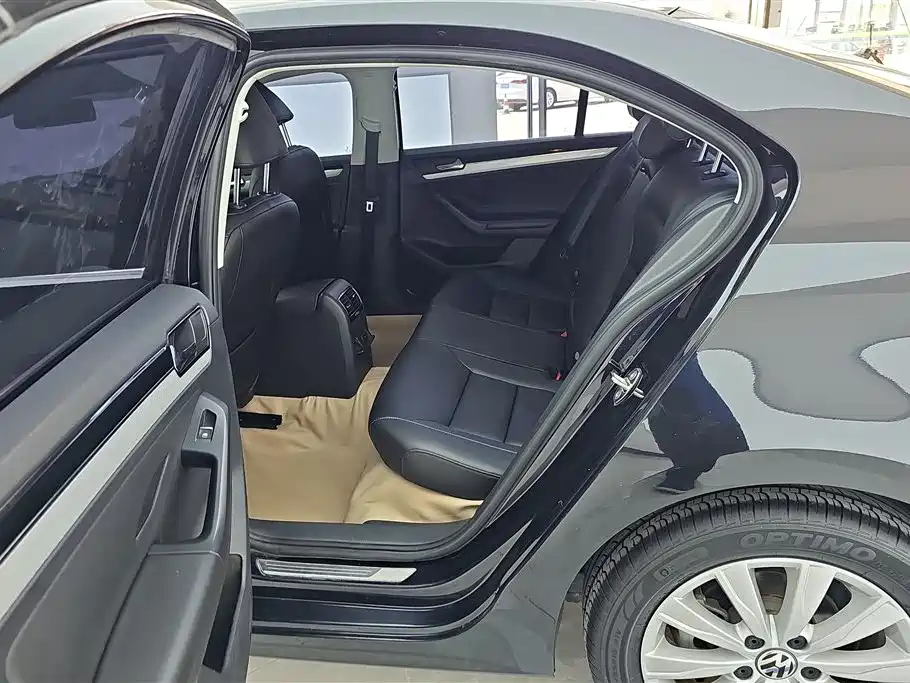 Volkswagen Sagitar 2015 1.6L Manual Comfort фото 11