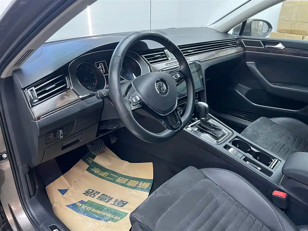 Volkswagen Magotan 2018 330TSI DSG Luxury фото 11