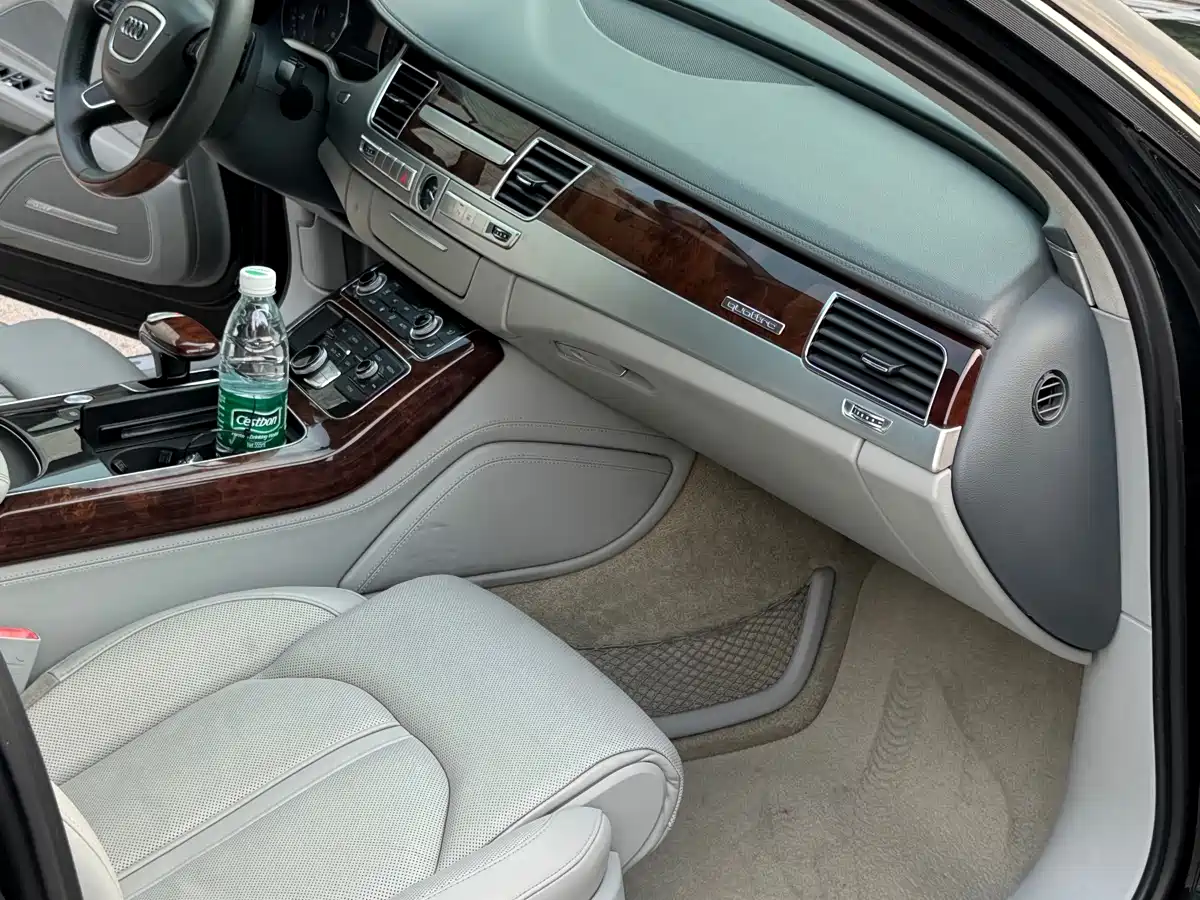 Audi A8 2011 A8L 3.0 TFSI quattro Comfort (213kW) фото 11