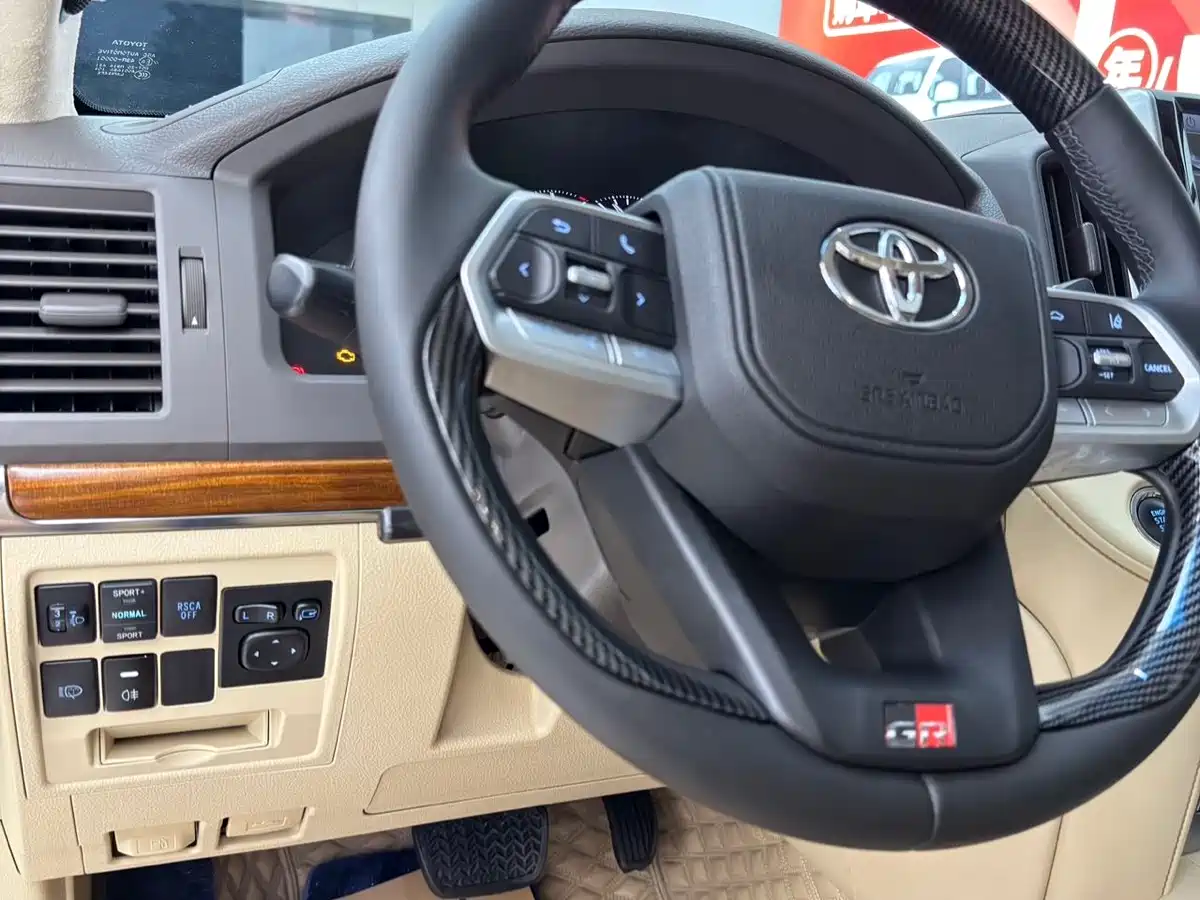 Toyota Land Cruiser (Import) фото 7