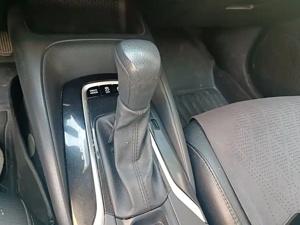 Toyota Corolla 2021 Hybrid 1.8L E-CVT Elite Edition фото 14