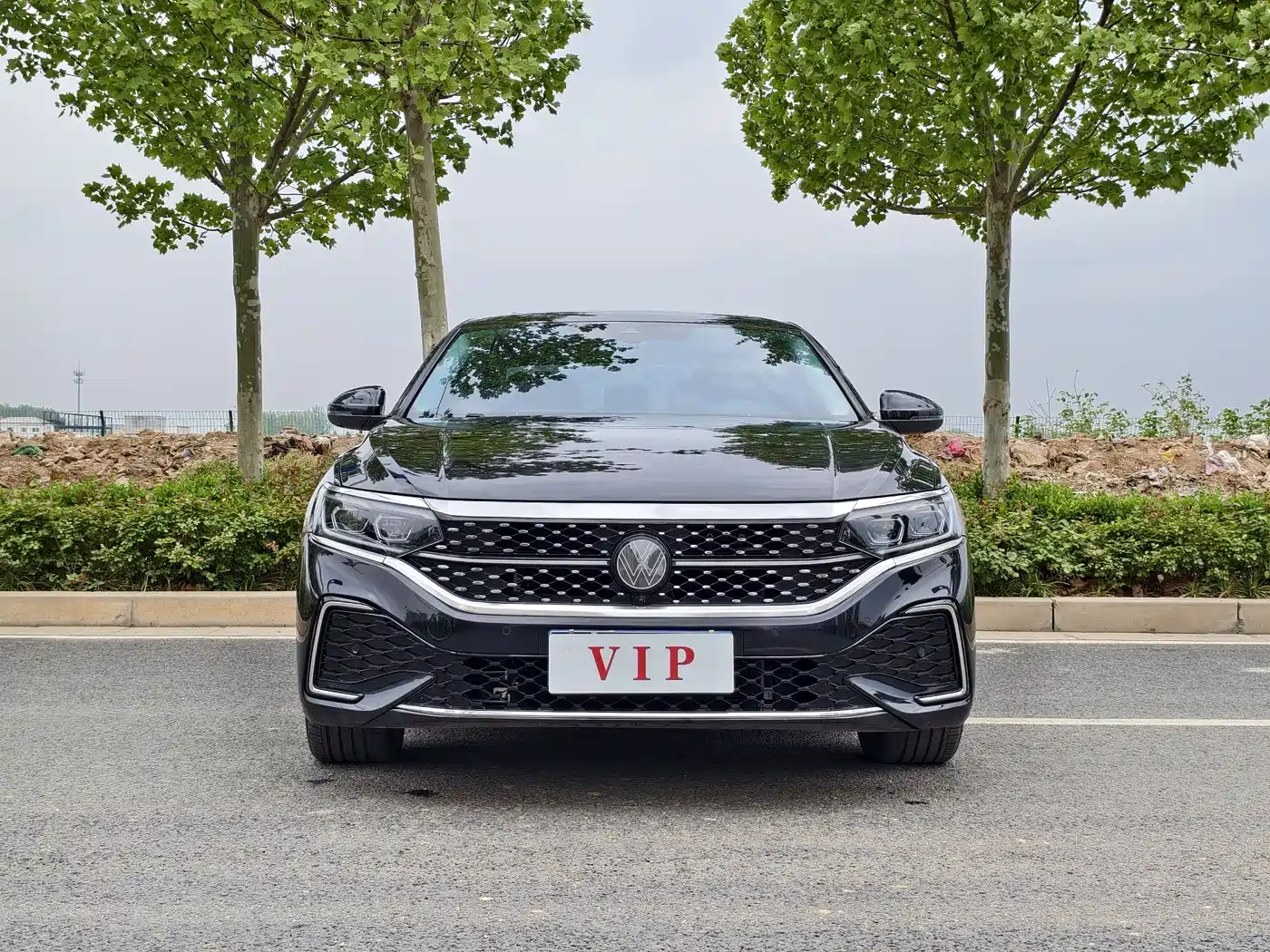 Volkswagen Passat 2024 380TSI Starlight Luxury Edition фото 2