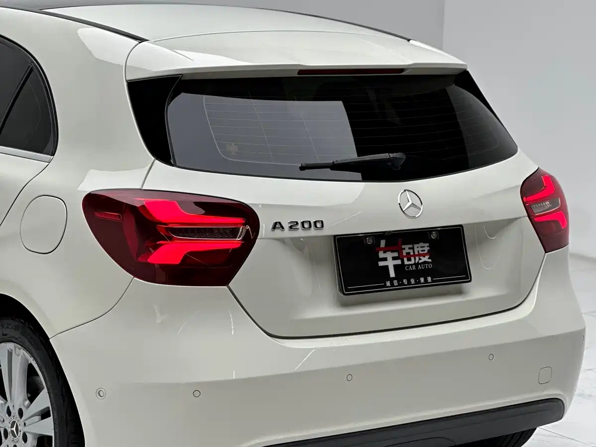 Mercedes-Benz A-Class (Import) 2017 A 200 Dynamic Edition фото 12