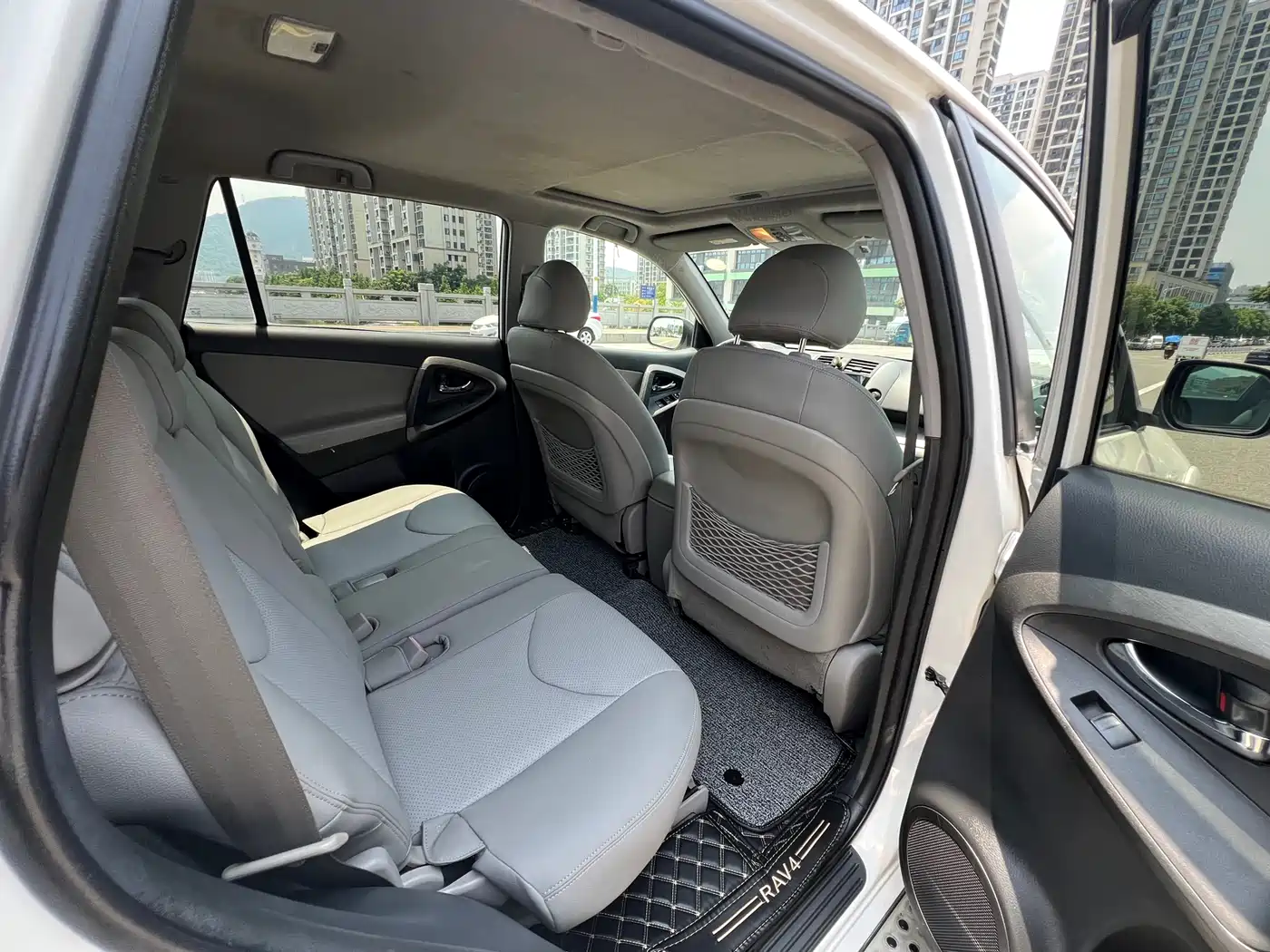 Toyota RAV4 Rongfang 2010 2.4L Automatic Luxury Upgrade Edition фото 9