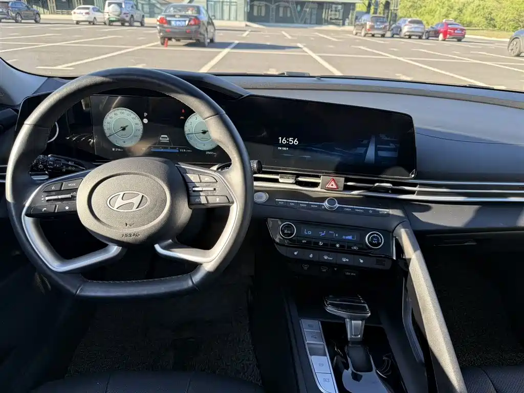 Hyundai Elantra 2023 1.5L CVT TOP Flagship Edition фото 13