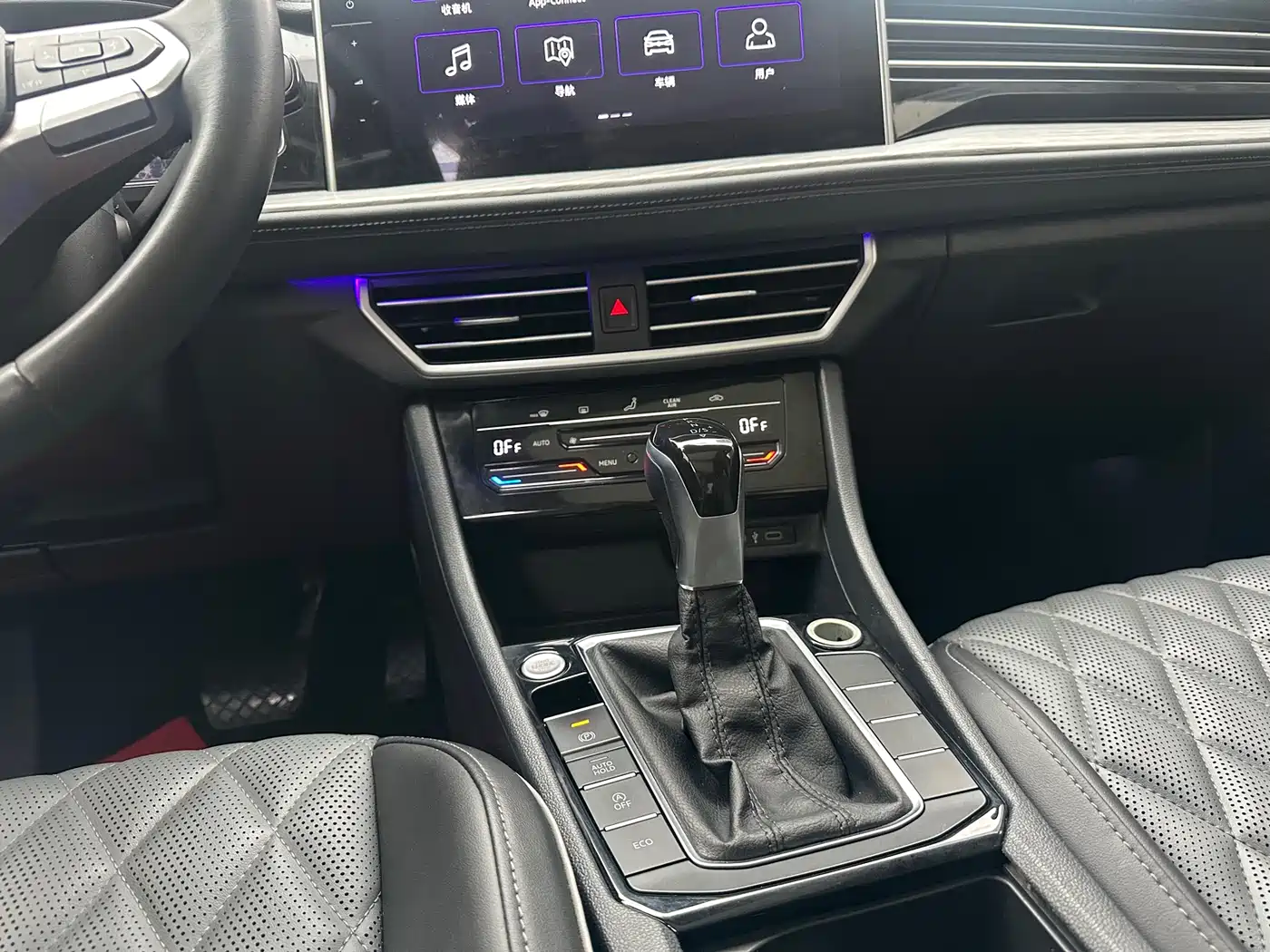 Volkswagen Sagitar 2022 280TSI DSG Surpassing Edition фото 8