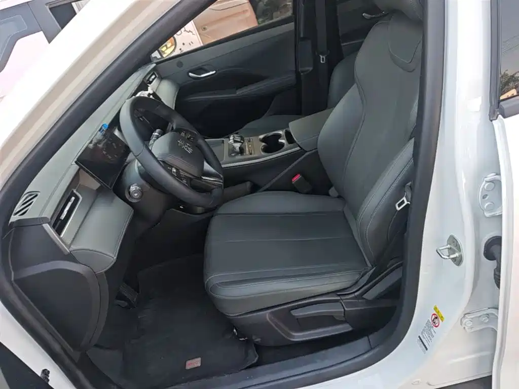 BYD Qin PLUS 2025 DM-i Smart Drive 55KM Leader фото 15