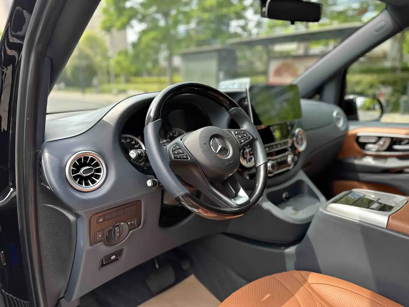 Mercedes-Benz Vito 2023 2.0T Business 7-Seater фото 8