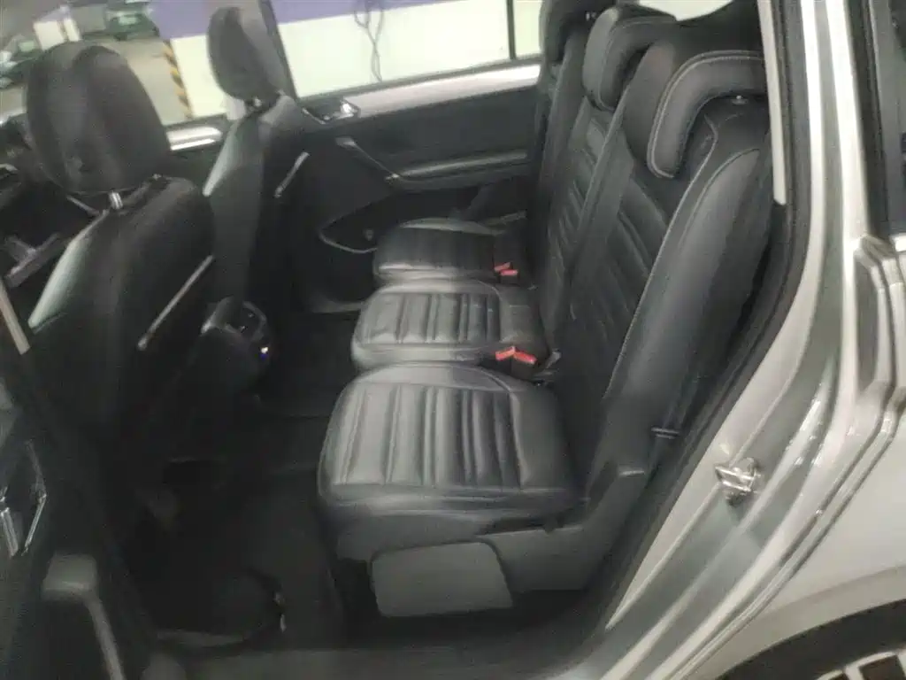 Volkswagen Touran 2016 Touran L 330TSI DSG Luxury фото 17