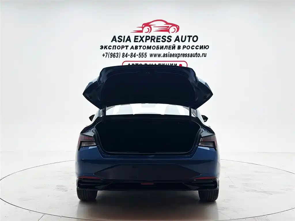 Hyundai Elantra 2021 1.5L CVT LUX Premium Edition фото 8