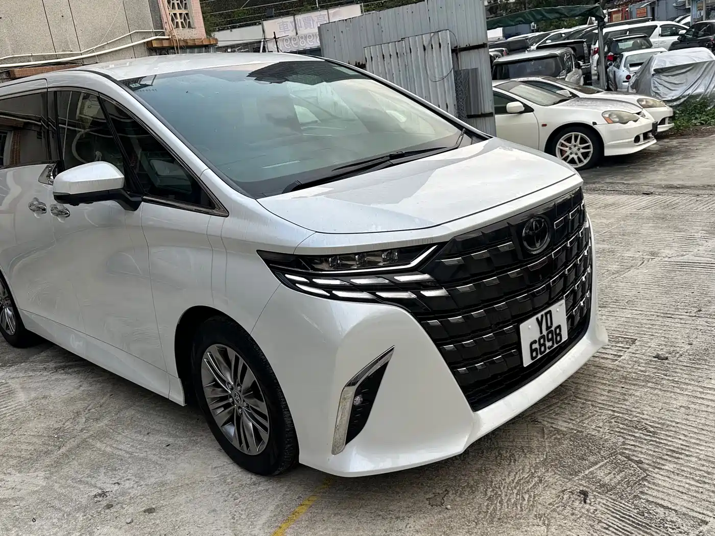Toyota Alphard 2025 Hybrid 2.5L Ultimate Gold Edition фото 13