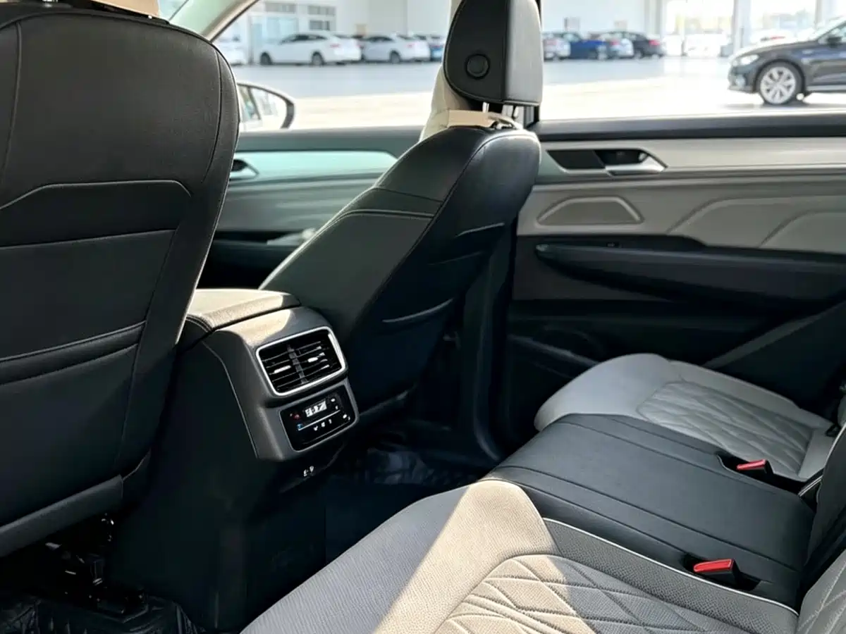 Volkswagen Talagon 2023 380TSI 4WD R-Line Launch Edition фото 9