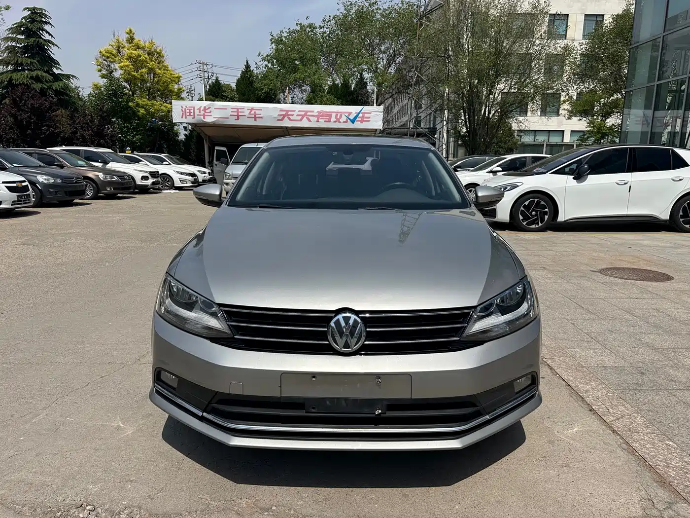 Volkswagen Sagitar 2018 1.6L Automatic Comfort фото 2
