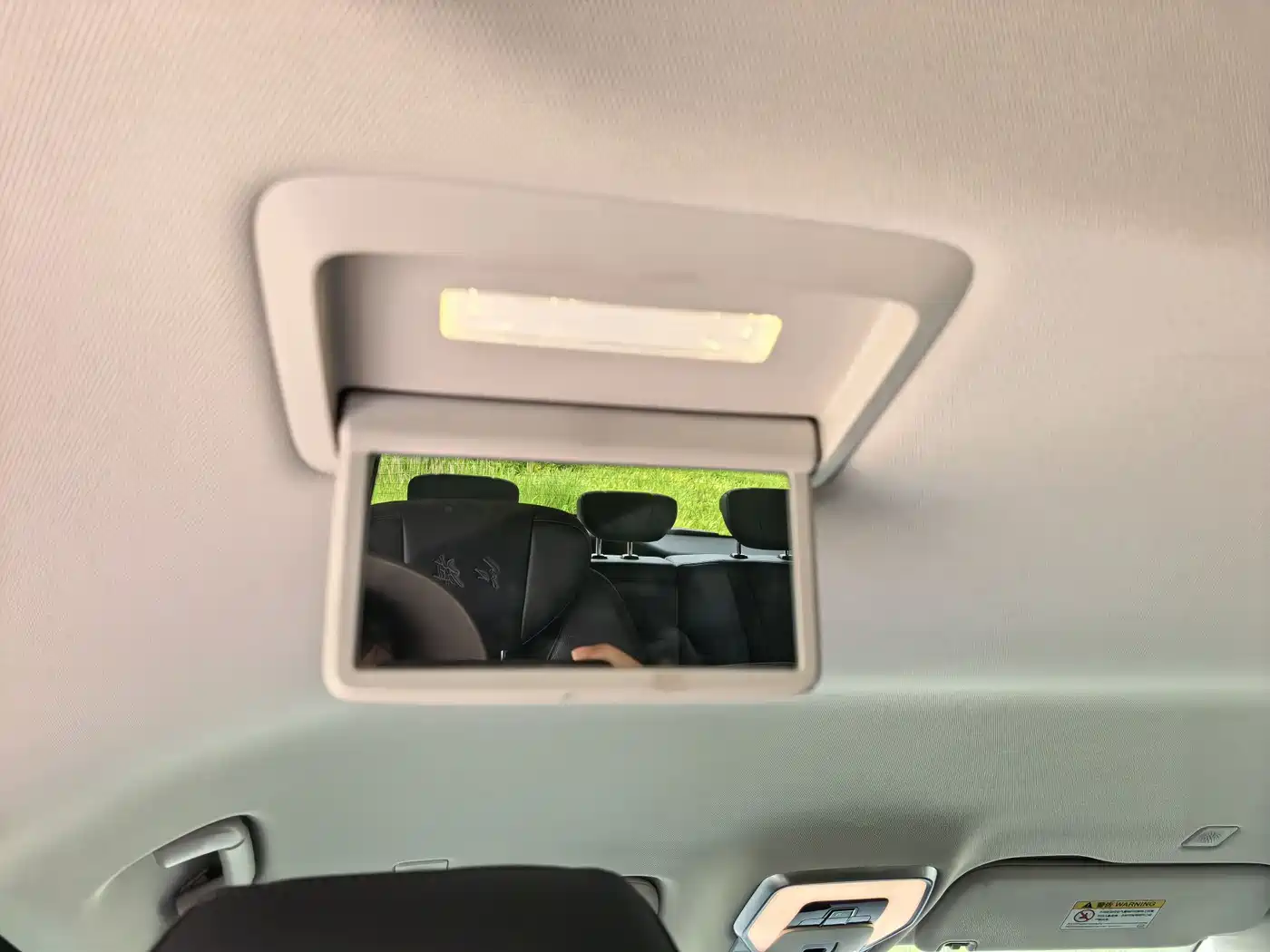 Hongqi HQ9 2023 2.0T Smart Connect Flag Enjoy Edition фото 20