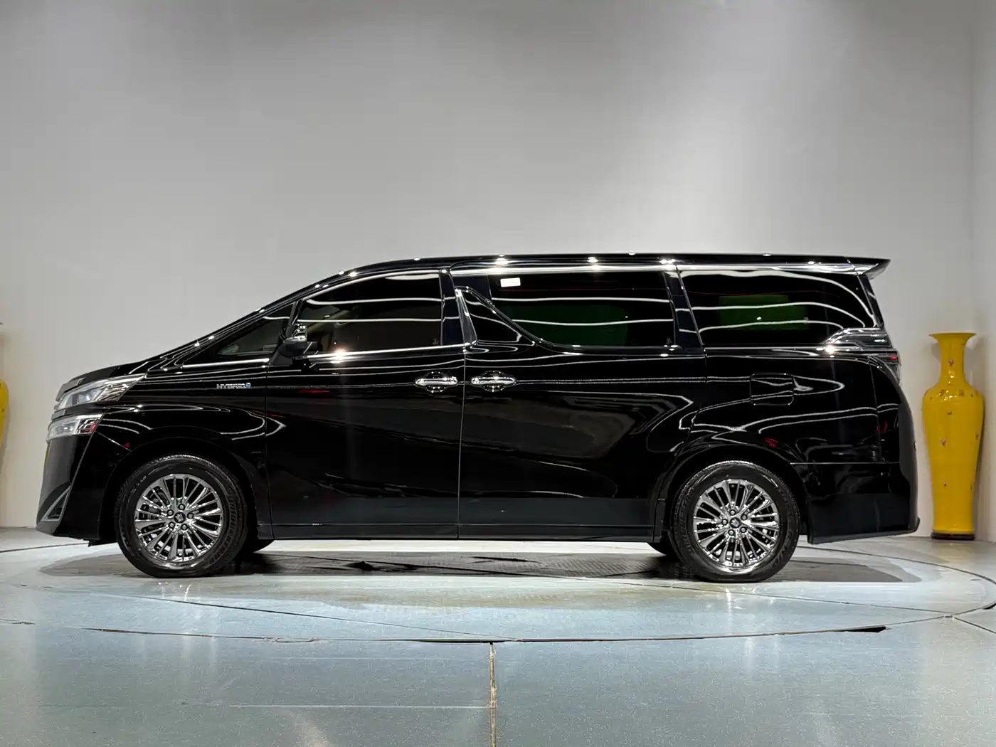 Toyota Vellfire 2021 Crown Hybrid 2.5L HV Premium Edition фото 20