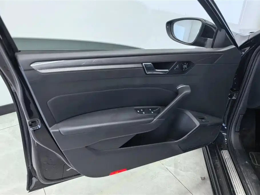Volkswagen Passat 2016 330TSI DSG Honor Edition фото 7