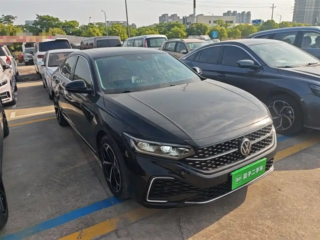 Volkswagen Passat 2023 330TSI Starlight Luxury Edition фото 4
