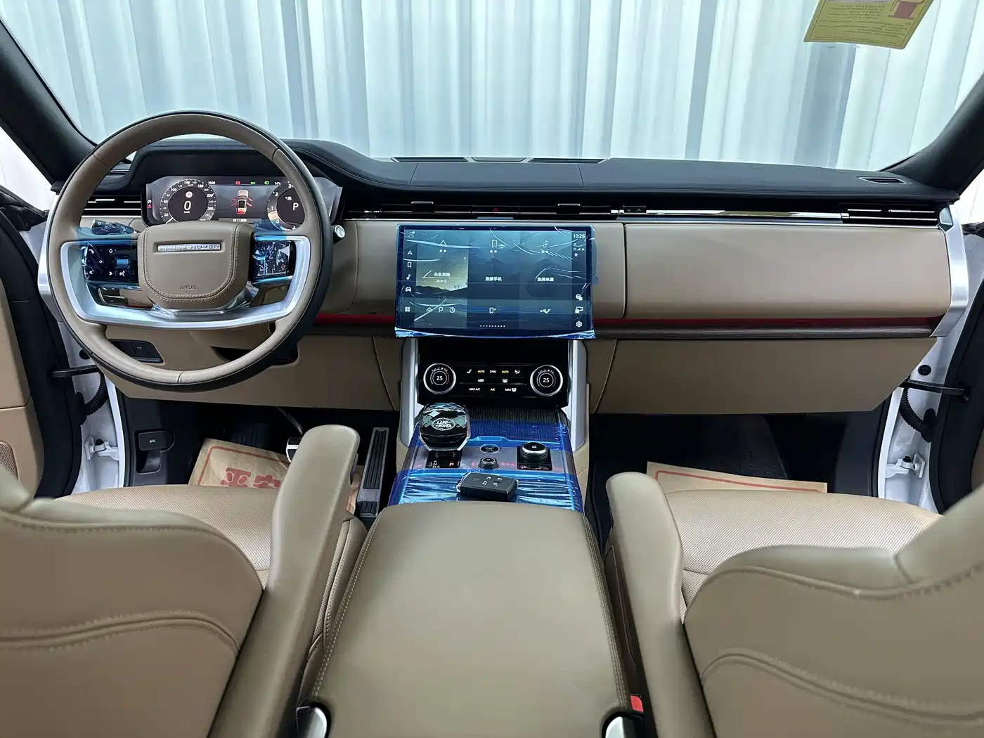 Land Rover Range Rover 2023 3.0 L6 400PS Golden Age 7-Seater Long Wheelbase фото 7