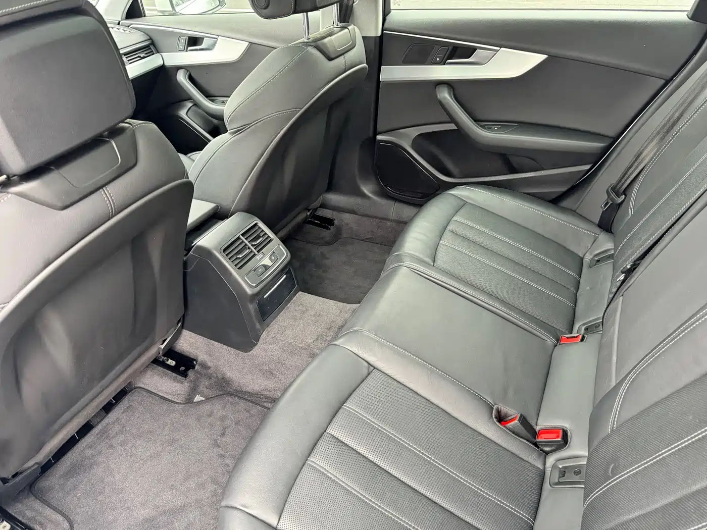 Audi A4L 2022 40 TFSI Fashion Dynamic фото 12
