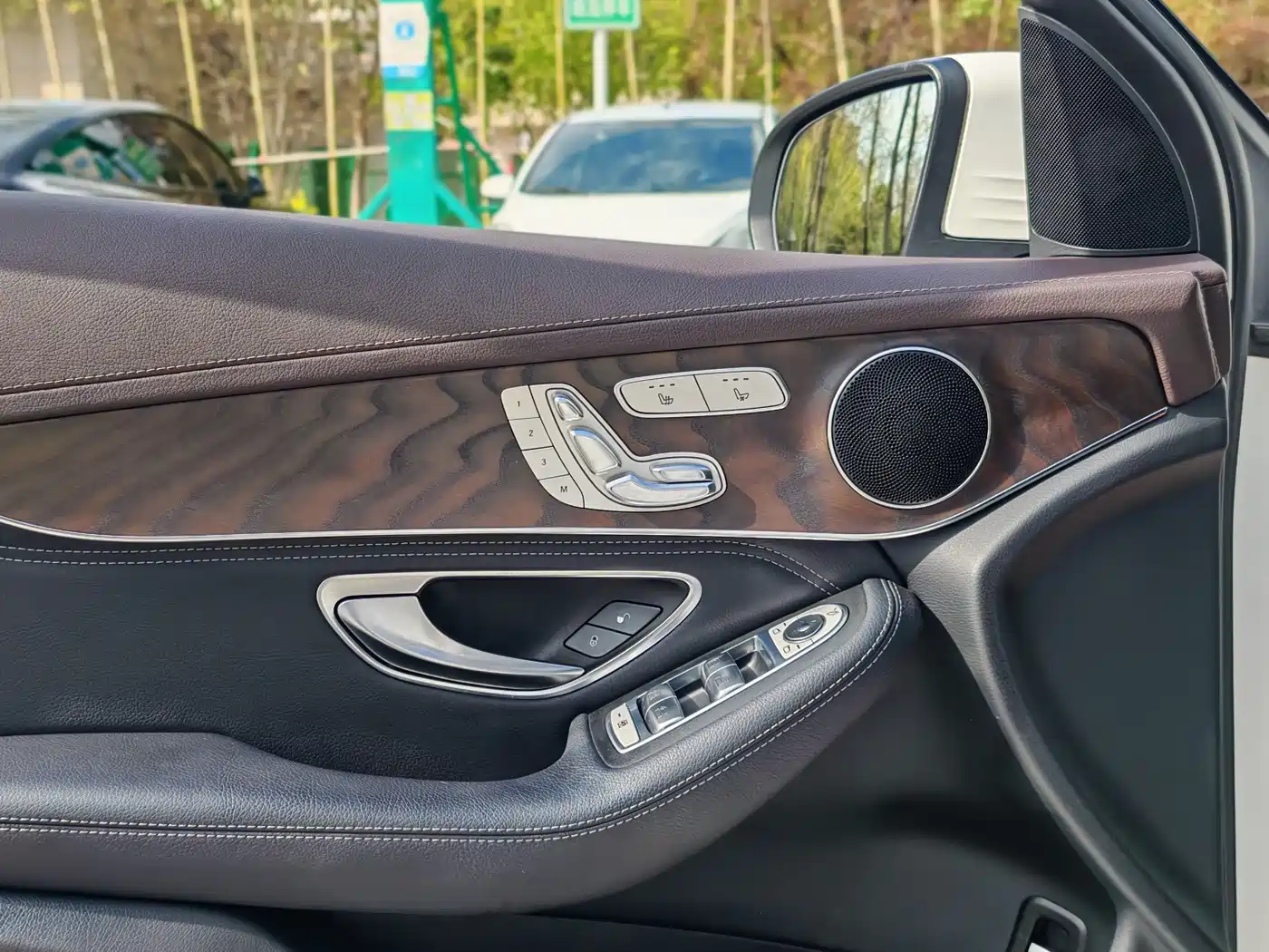 Mercedes-Benz GLC 2016 GLC 300 4MATIC Luxury фото 10
