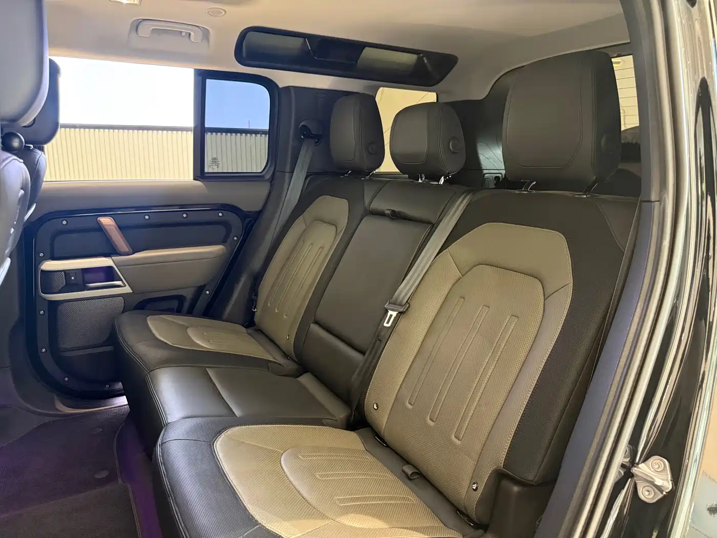 Land Rover Defender 2022 110 P400 X-DYNAMIC HSE фото 9