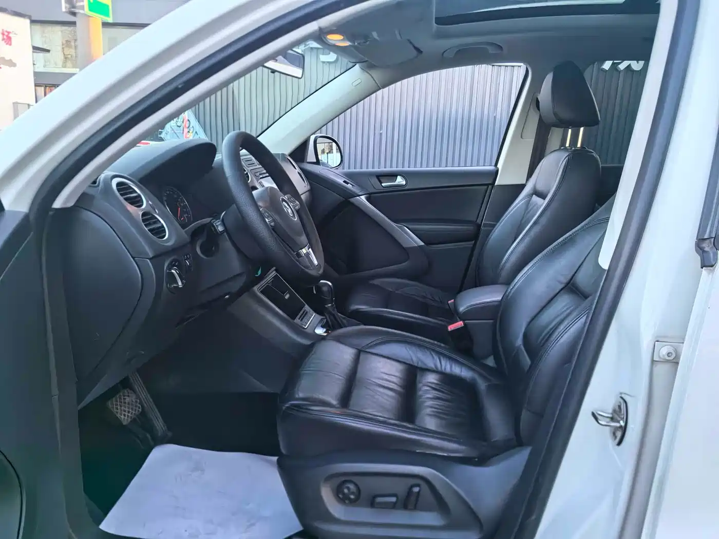 Volkswagen Tiguan 2012 2.0TSI Automatic 4WD Elite Edition фото 17