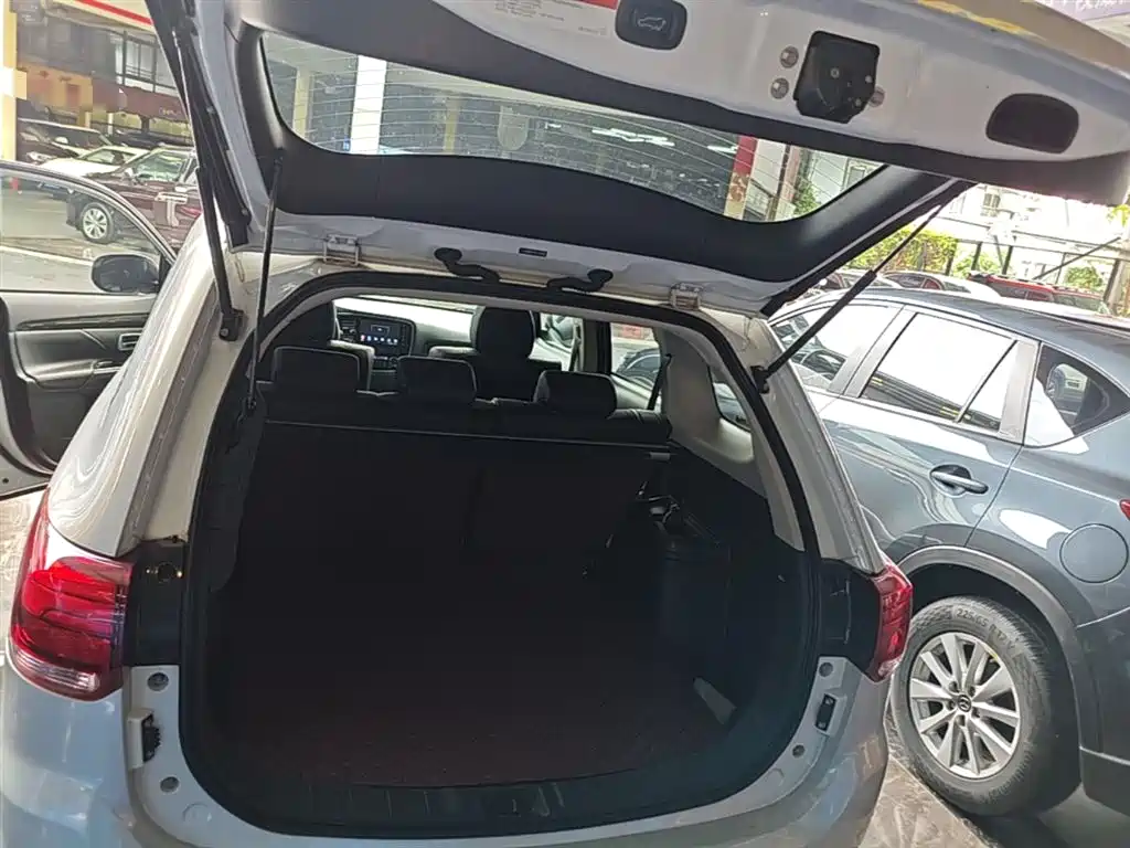MITSUBISHI OUTLANDER
