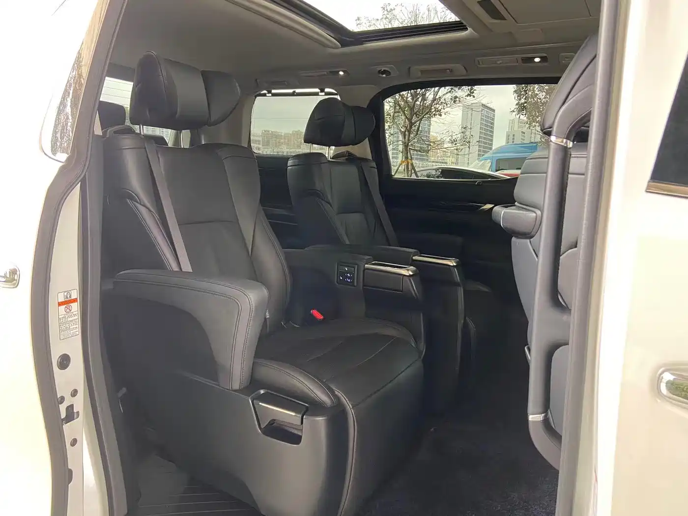 Toyota Vellfire 2021 Crown Hybrid 2.5L HV Luxury Edition фото 15