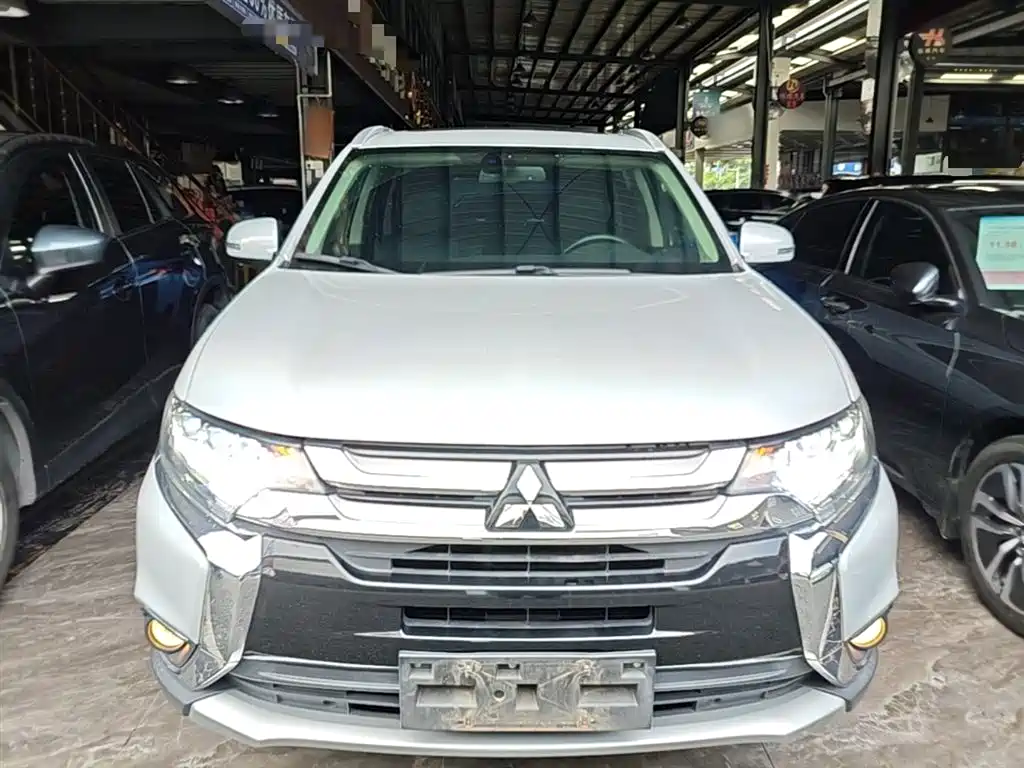 MITSUBISHI OUTLANDER