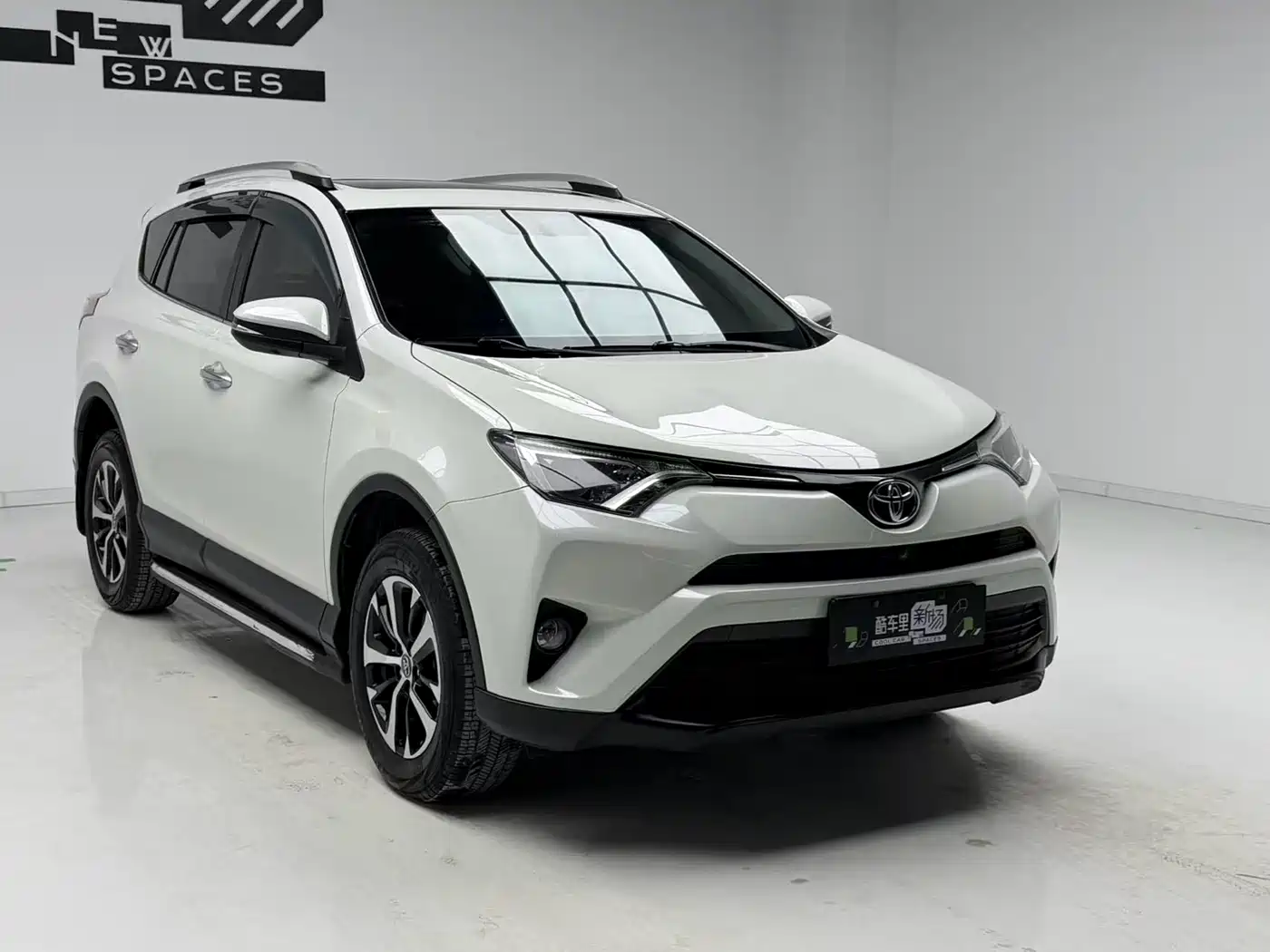 Toyota RAV4 Rongfang 2016 2.0L CVT 2WD Trend (China V) фото 3