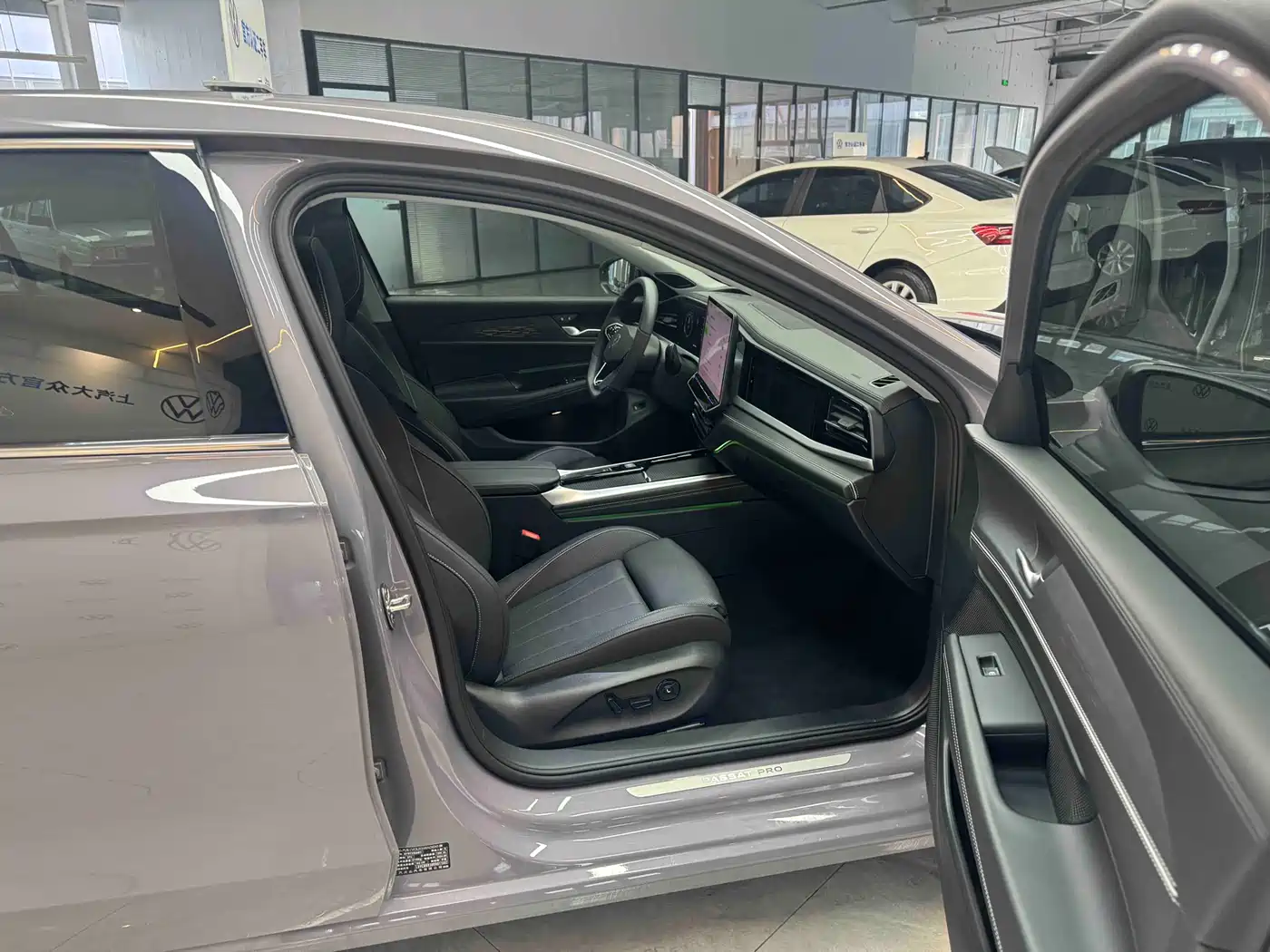 Volkswagen Passat 2025 Pro 380TSI Dragon Prestige Edition фото 9
