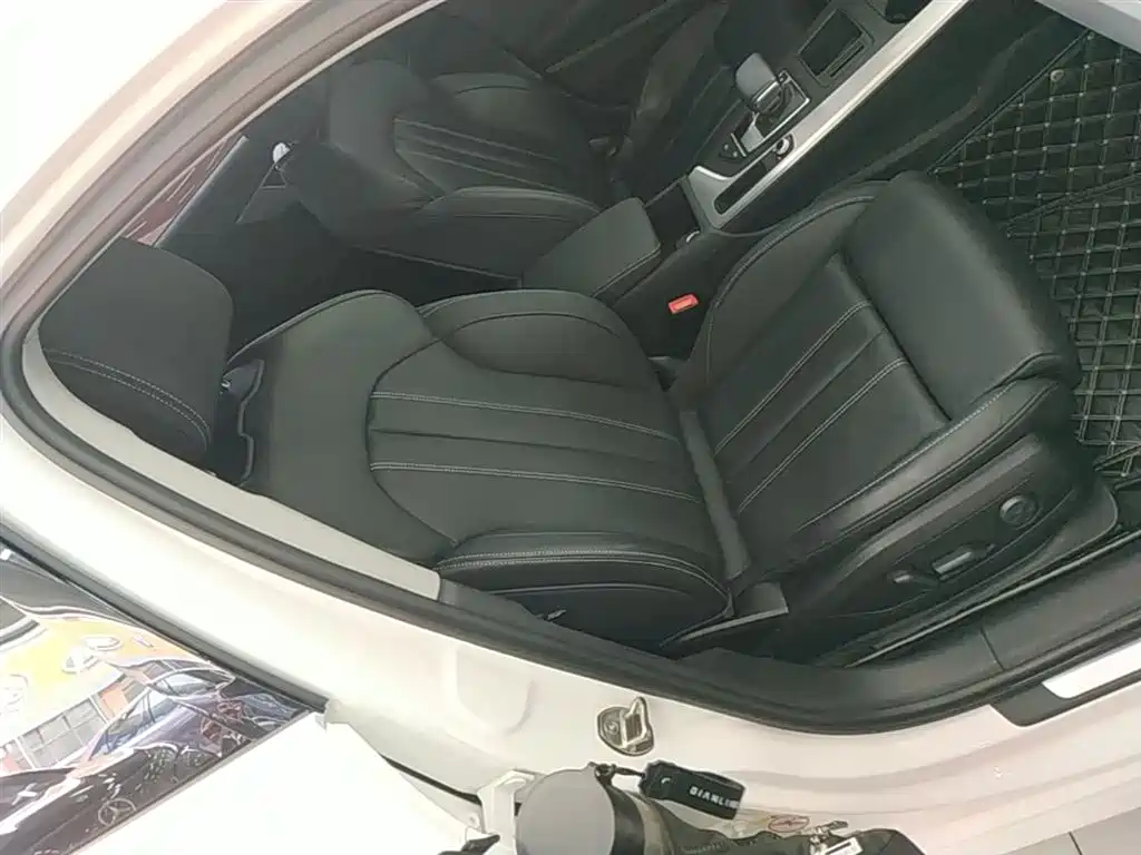 Audi A4L 2020 40 TFSI quattro Luxury Dynamic фото 25
