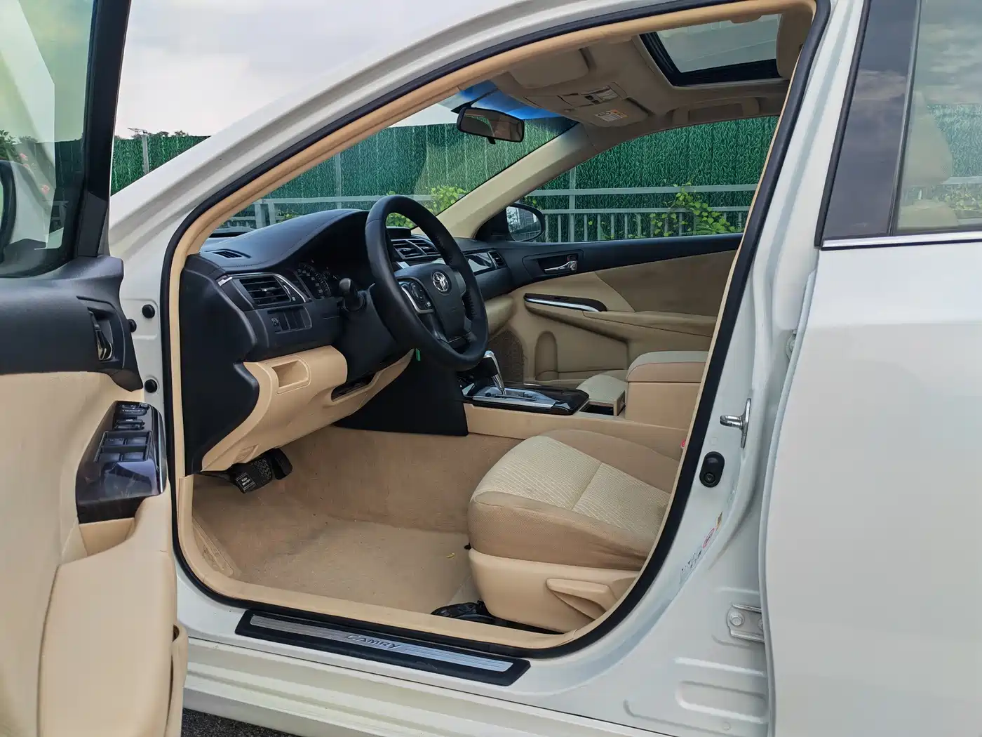 Toyota Camry 2015 2.0E Elite Edition фото 8